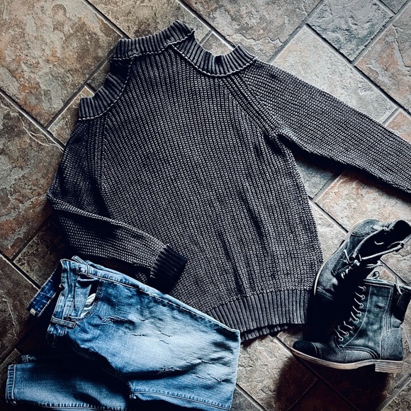 ⭐️BOGO FREE⭐️FREE PEOPLE "Half Moon" EUC Halter Sweater Grunge Distressed S - Picture 3 of 11